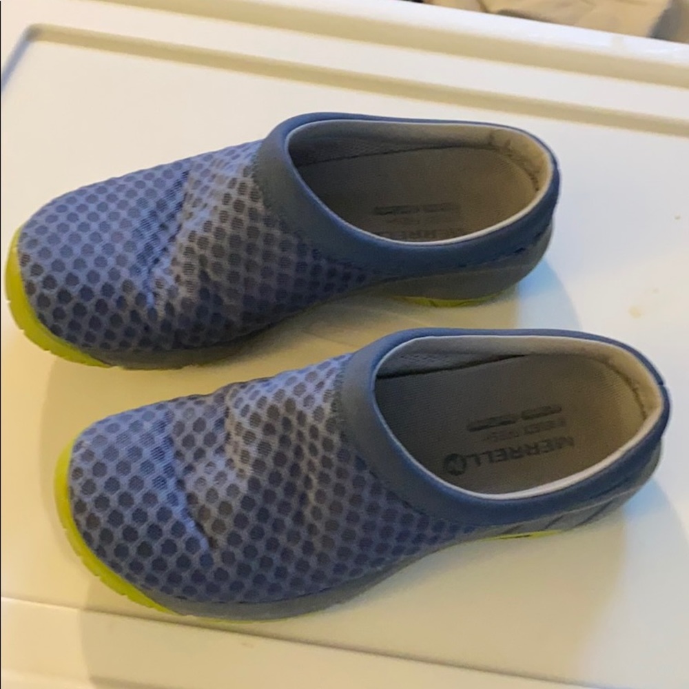 Merrell women’s size 8 slip on/clogs.